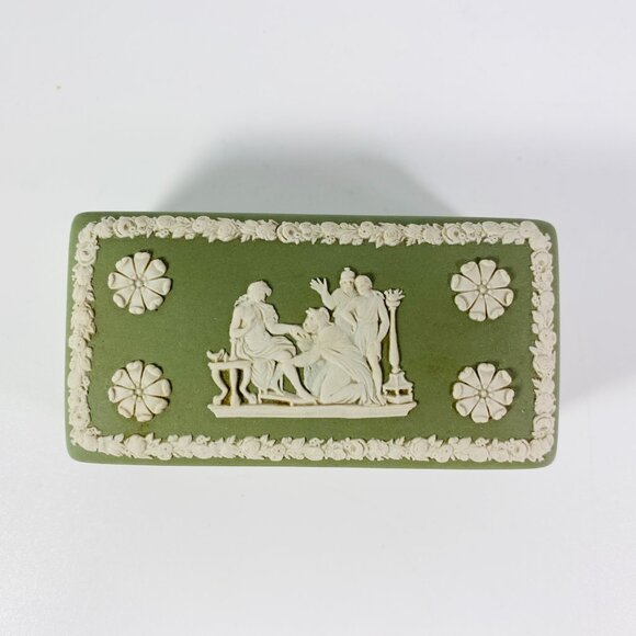 Set of 2 Wedgwood green Jasperware Trinket with Lid & plate - Picture 3 of 13